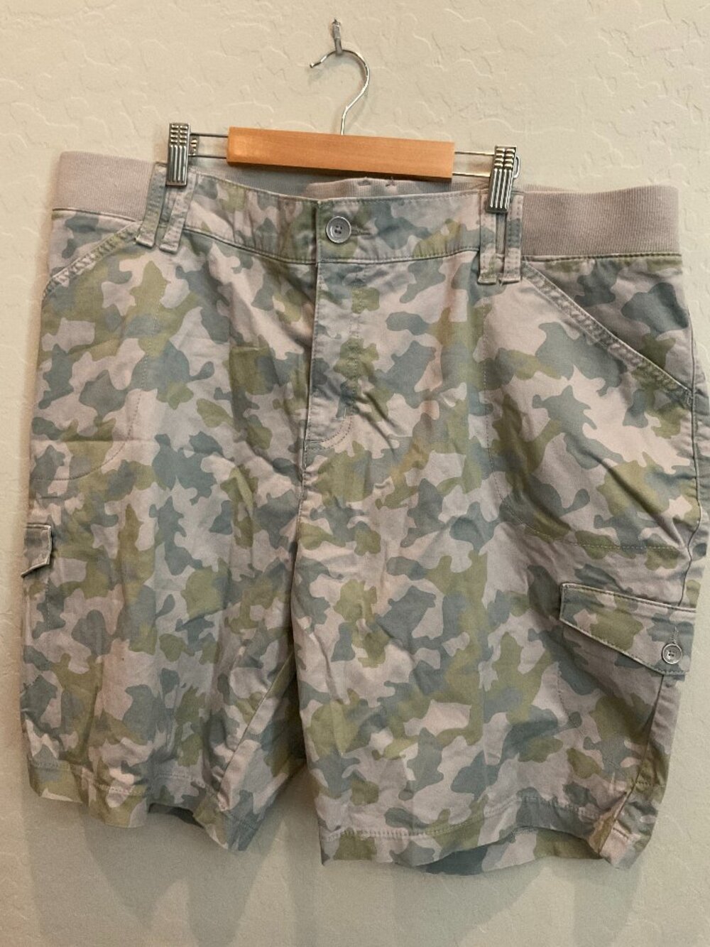 Lee Relaxed Fit Mid Rise Camo Cargo Shorts 22W